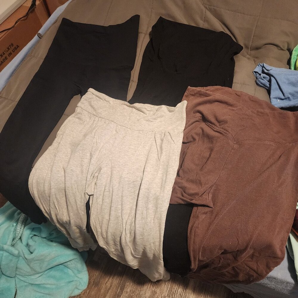 4 pairs of maternity leggings